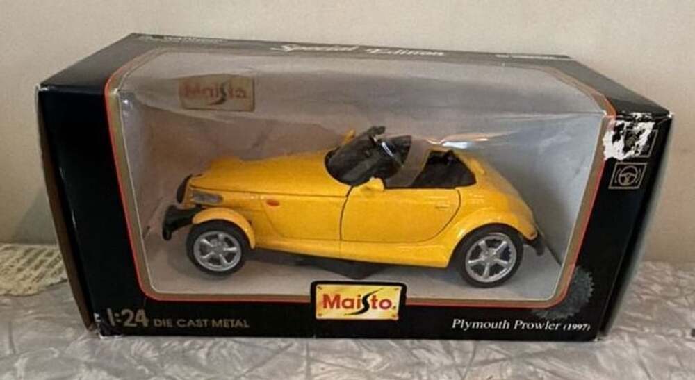Maisto Plymouth Prowler (1997) 1:24 Yellow Die Cast Model